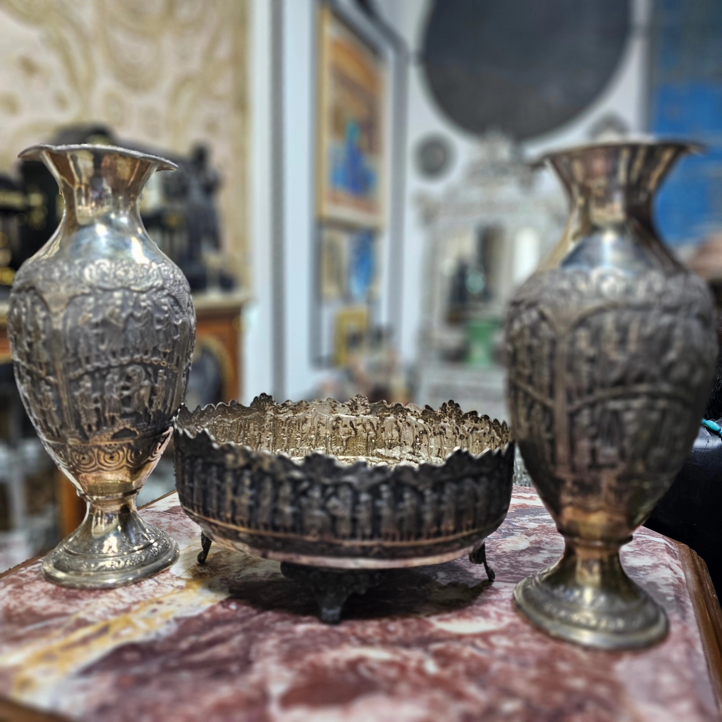 طقم أوعية معدنية بنقوش فارسية أثرية